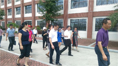 厦门市委常委海沧区委书记林文生走访新阳街道各校指导校园灾后建设