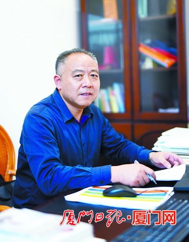 双十中学海沧附属学校校长黄马福从零起步,带领师生打