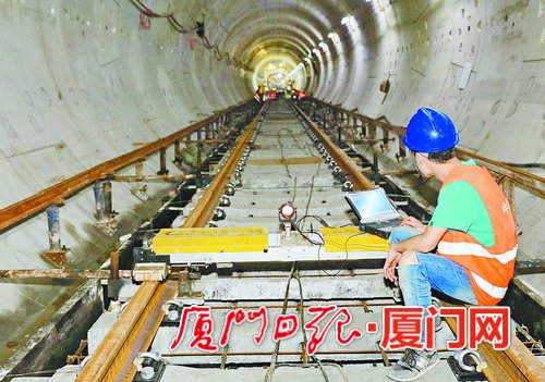 地铁2号线全线轨通